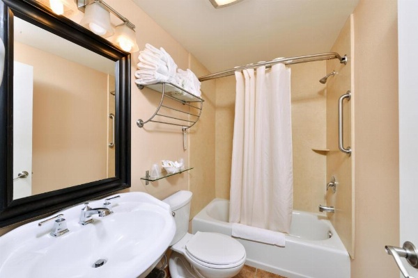 Dana Point Marina Inn image 16